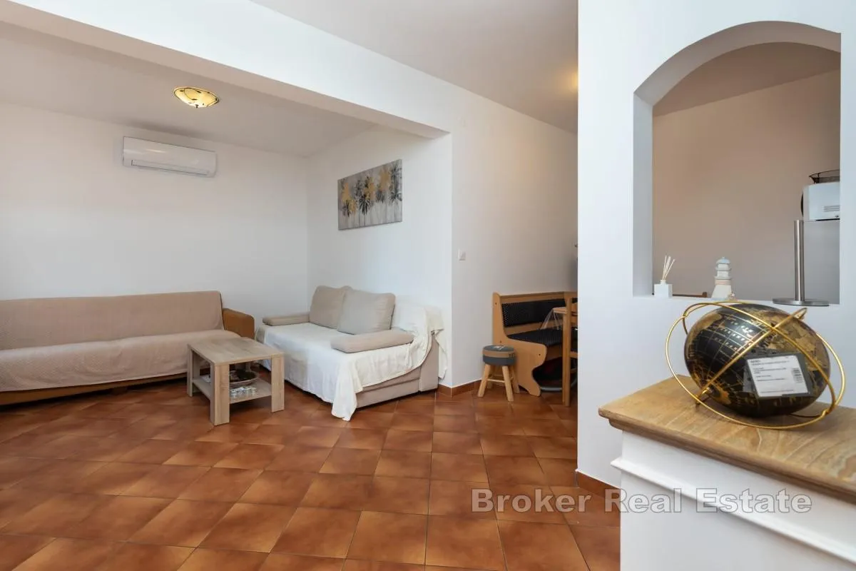 dvosobni apartman s pogledom na more - slika 5