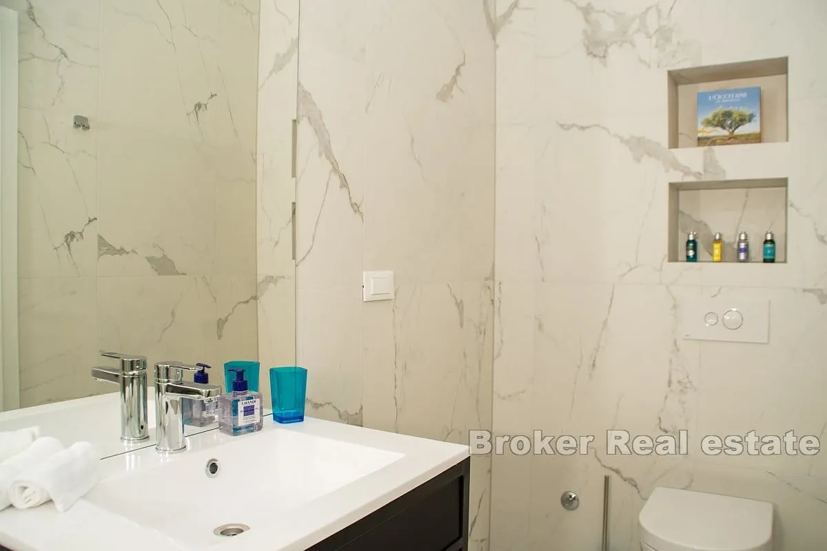 luksuzan penthouse s pogledom na more - slika 17