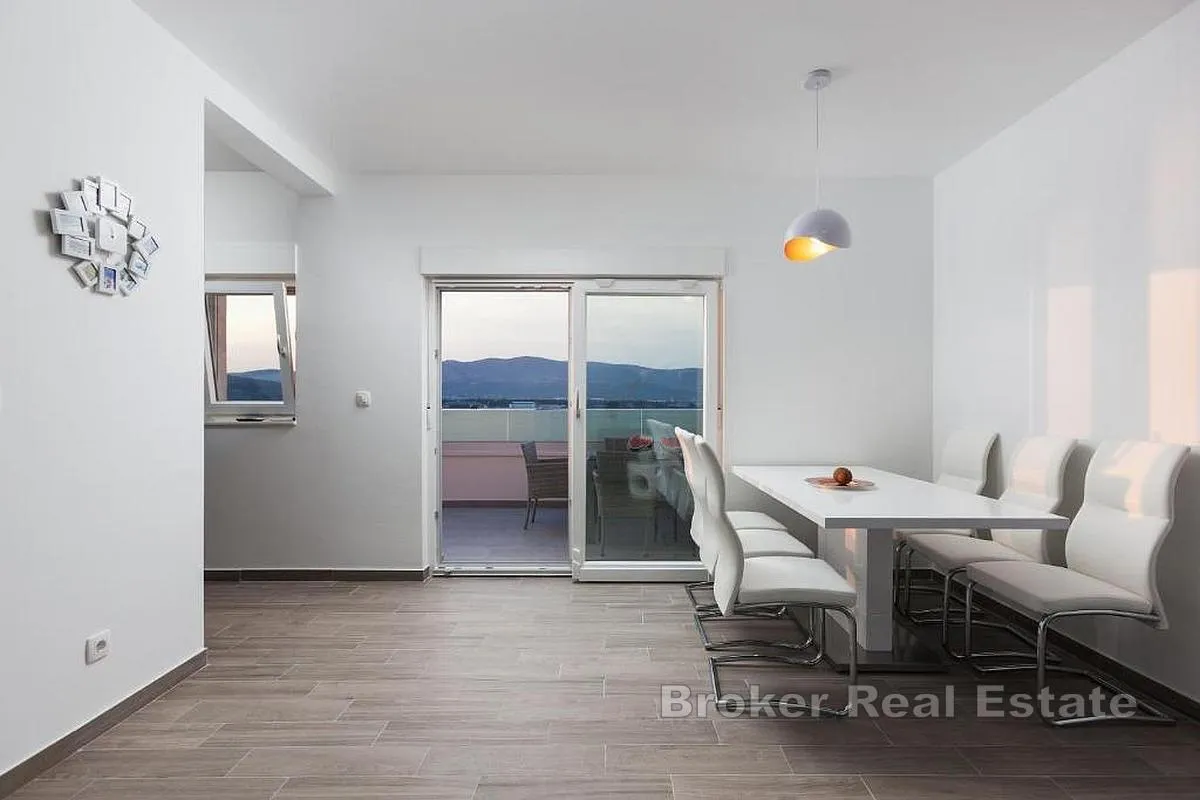 moderna apartmanska kuća u prvom redu do mora - slika 7
