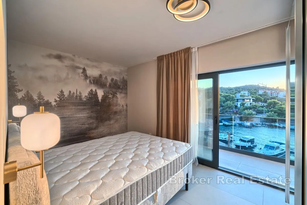 moderna vila – prvi red do mora u blizini rogoznice - slika 21