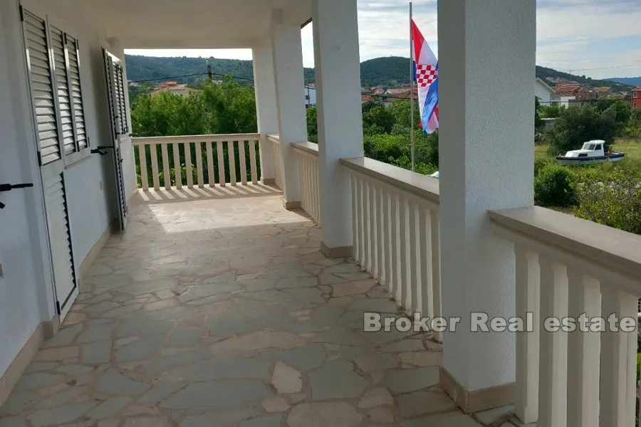 kuća sa velikom okućnicom - slika 3
