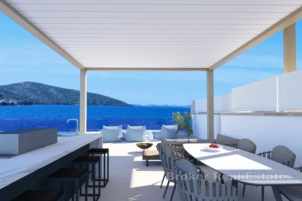 Penthouse s bazenom i krovnom terasom - otvoren pogled na more - Primošten