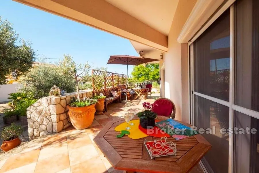 apartmanska vila s bazenom - slika 7