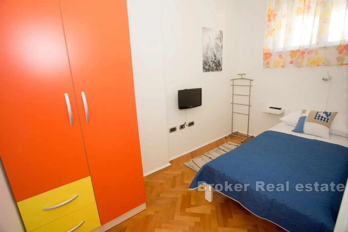 lijep dvosoban stan s pogledom na more - slika 4