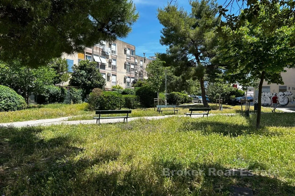 Dvosoban stan s balkonom - Split