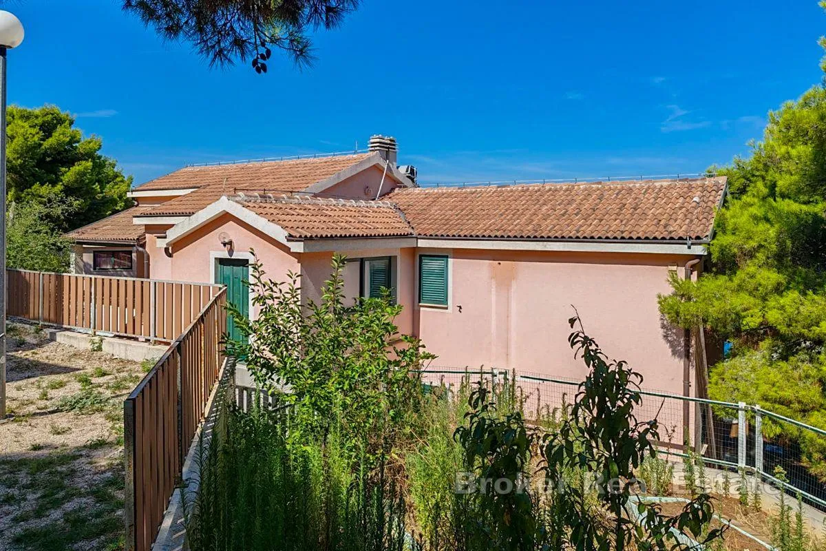 vila sa 4 apartmana i pogledom na more - slika 4