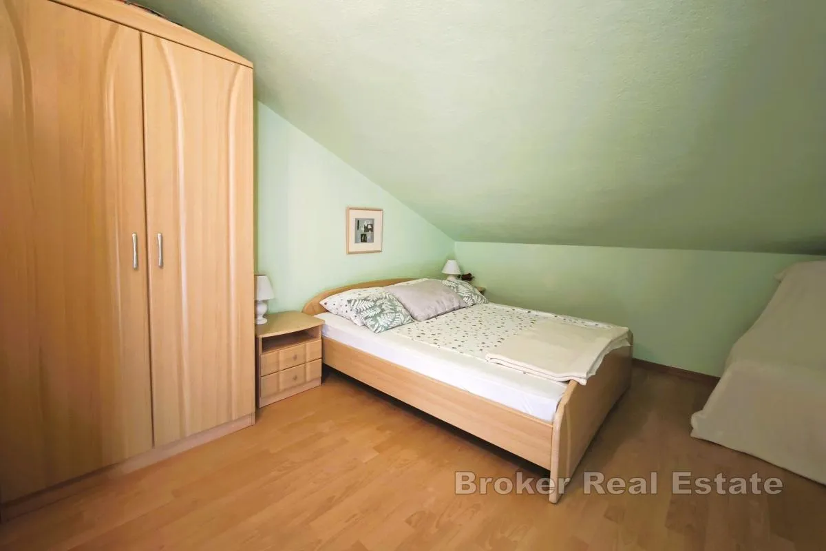 vila s bazenom i maslinikom, 70 m od mora - slika 11