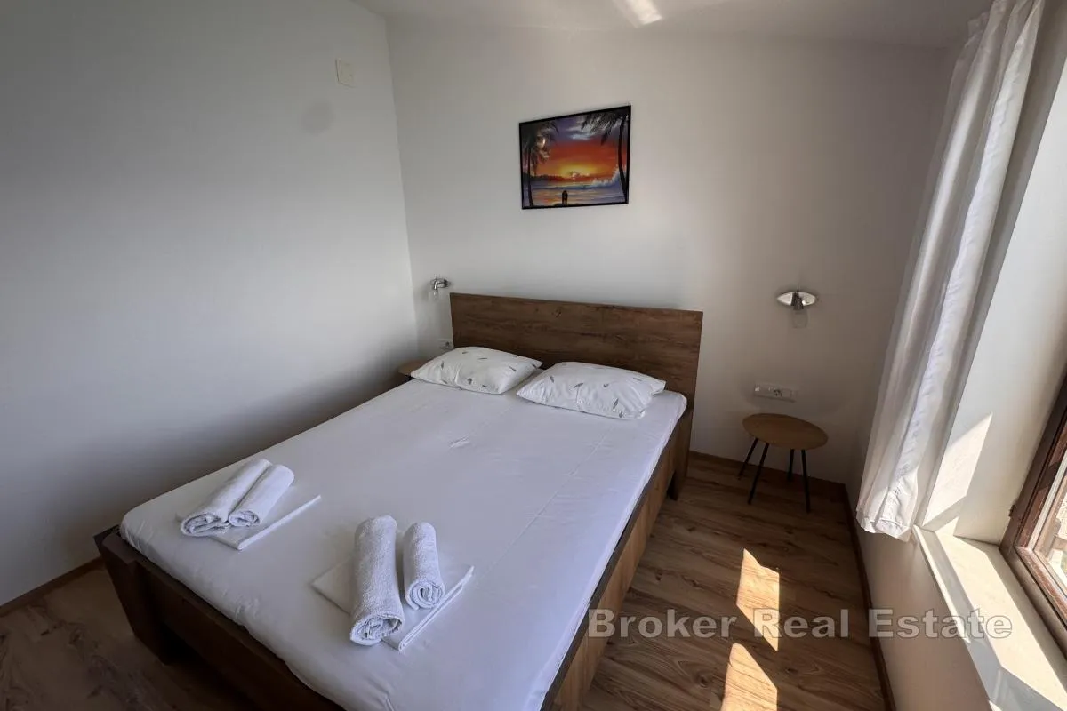 šarmantna kuća s pogledom na more i otoke - slika 8