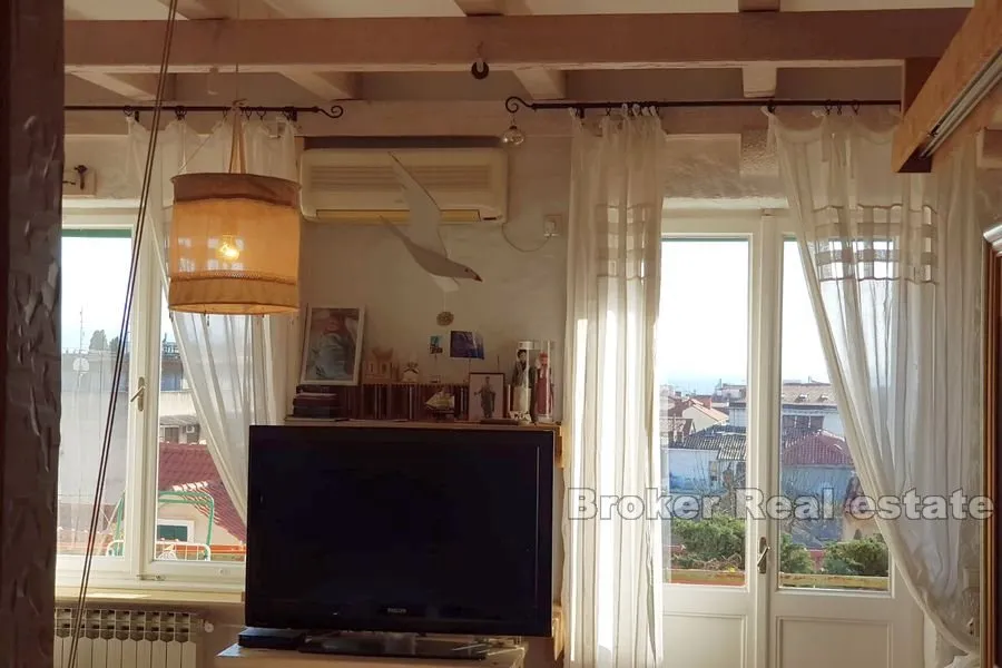 lučac, lijepo uređeni i dizajnerski namješten stan - slika 10
