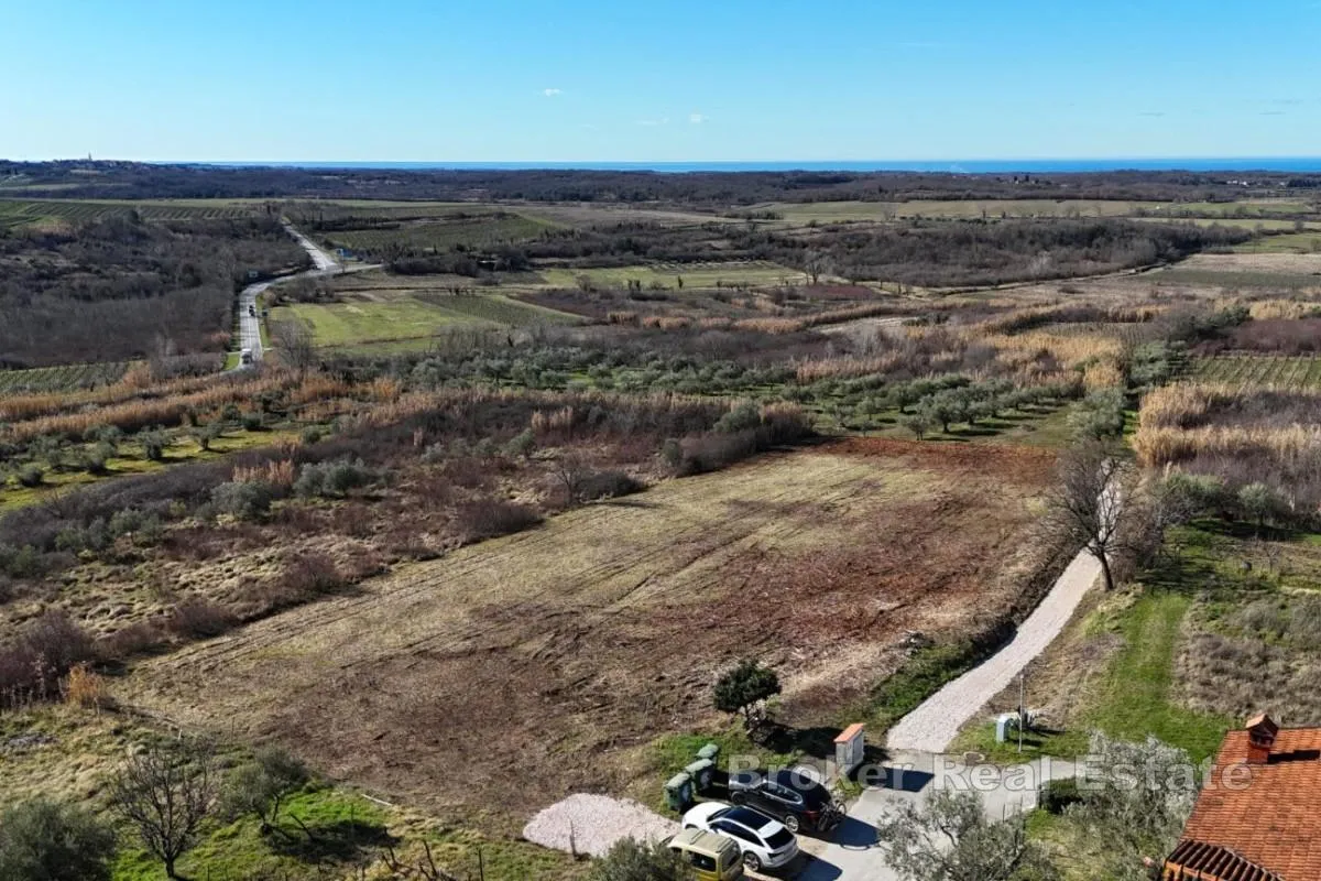 građevinsko zemljište s pogledom na more i potpunom infrastrukturom - slika 2