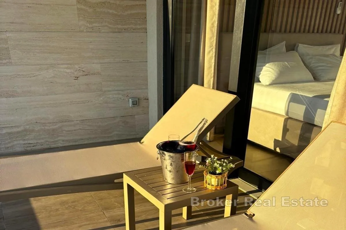 apartman prvi red do mora s bazenom - slika 5