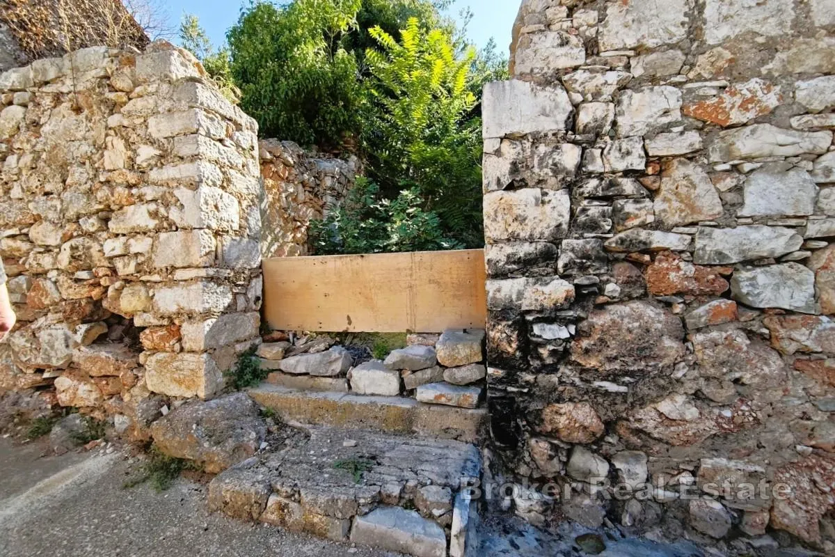 dvije kamene kuće za obnovu - centar mjesta, blizina mora - slika 2
