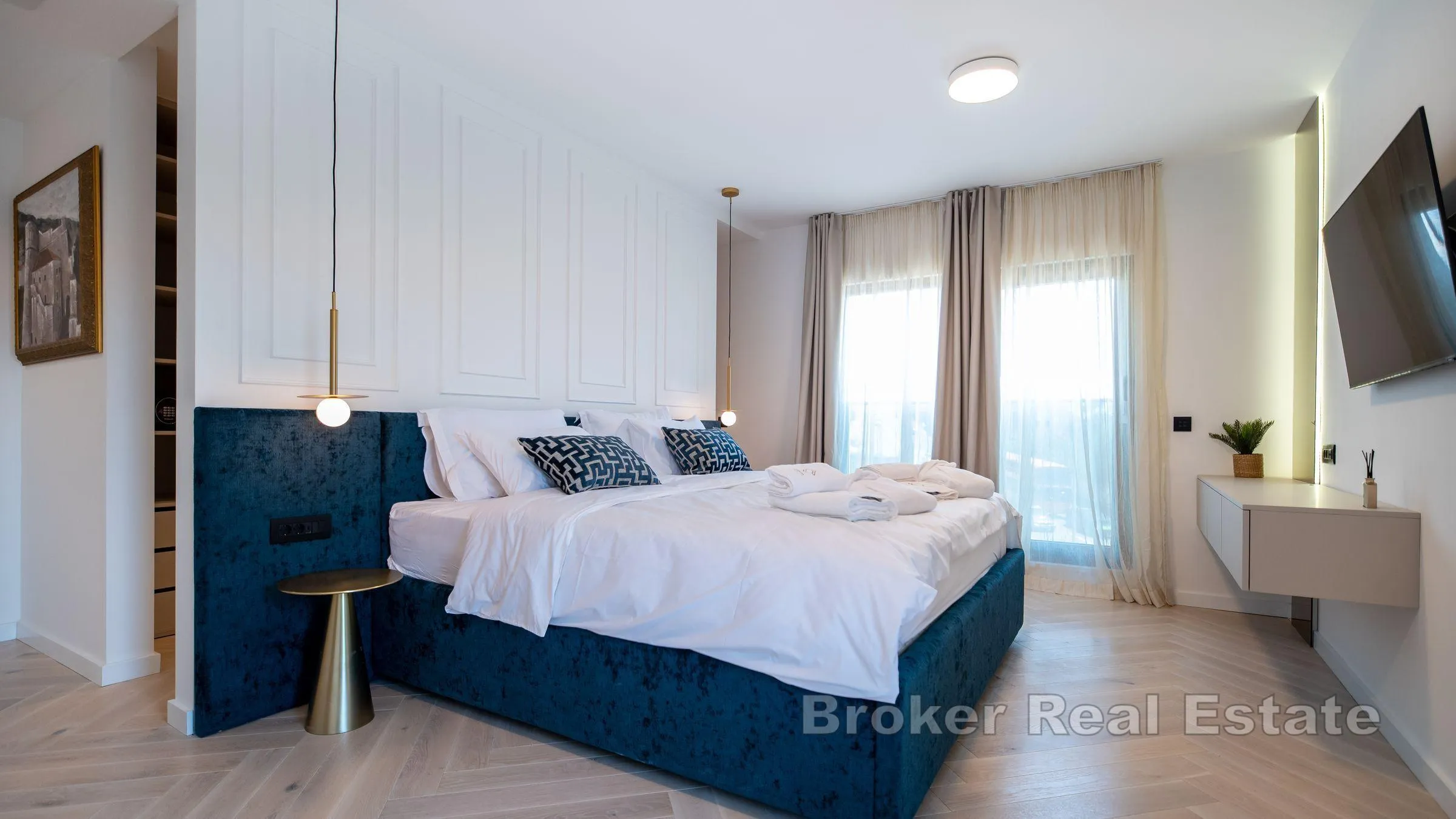 apartmanska kuća u centru - slika 15