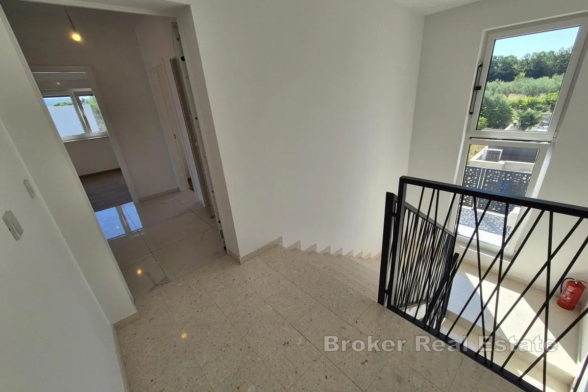 moderan stan s dodatnim apartmanom - slika 10