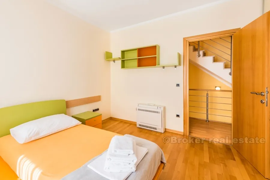 moderna vila sa bazenom i pogledom na more, na prodaju - slika 16