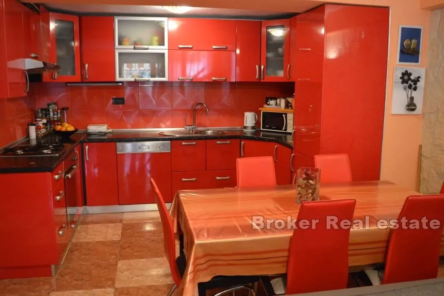apartmanska kuća s bazenom - slika 4