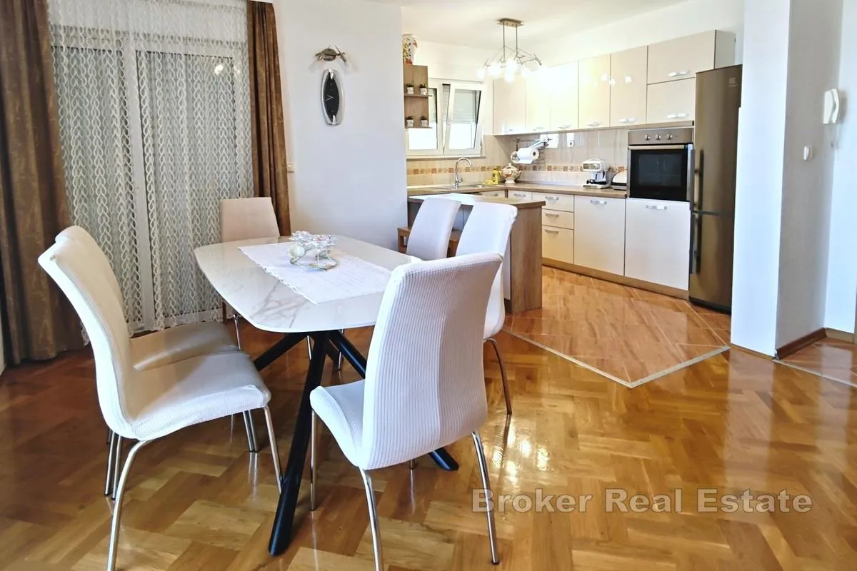 atraktivna apartmanska kuća s pogledom na more - slika 9
