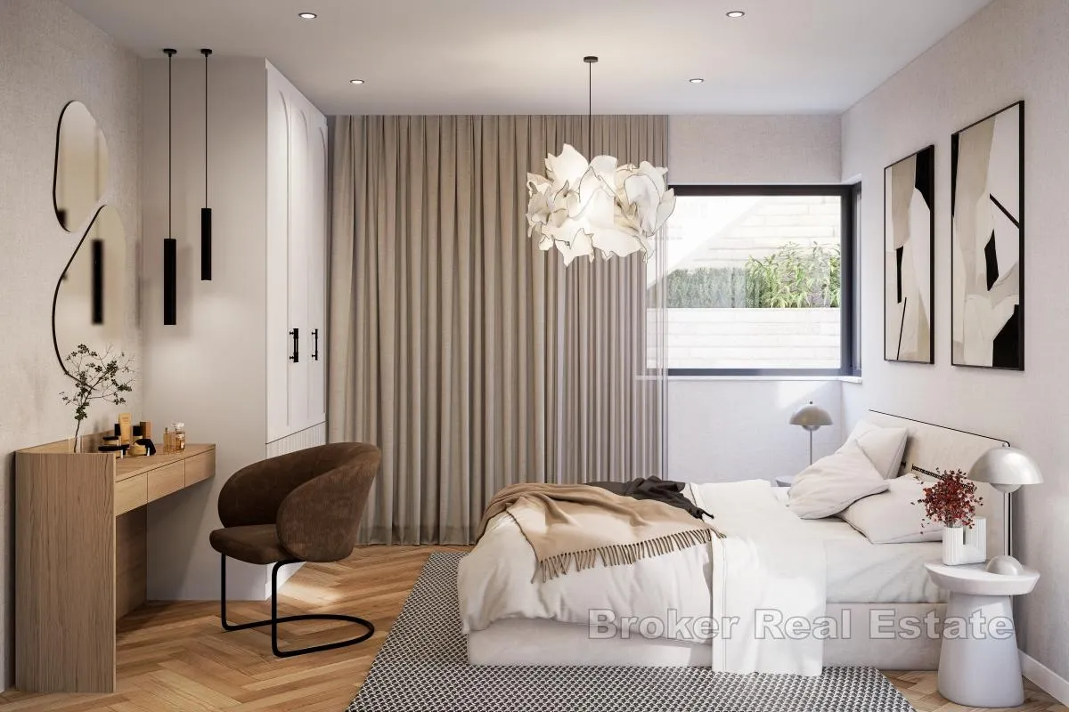 prostran dvosoban penthouse stan u prvom redu do mora - slika 7