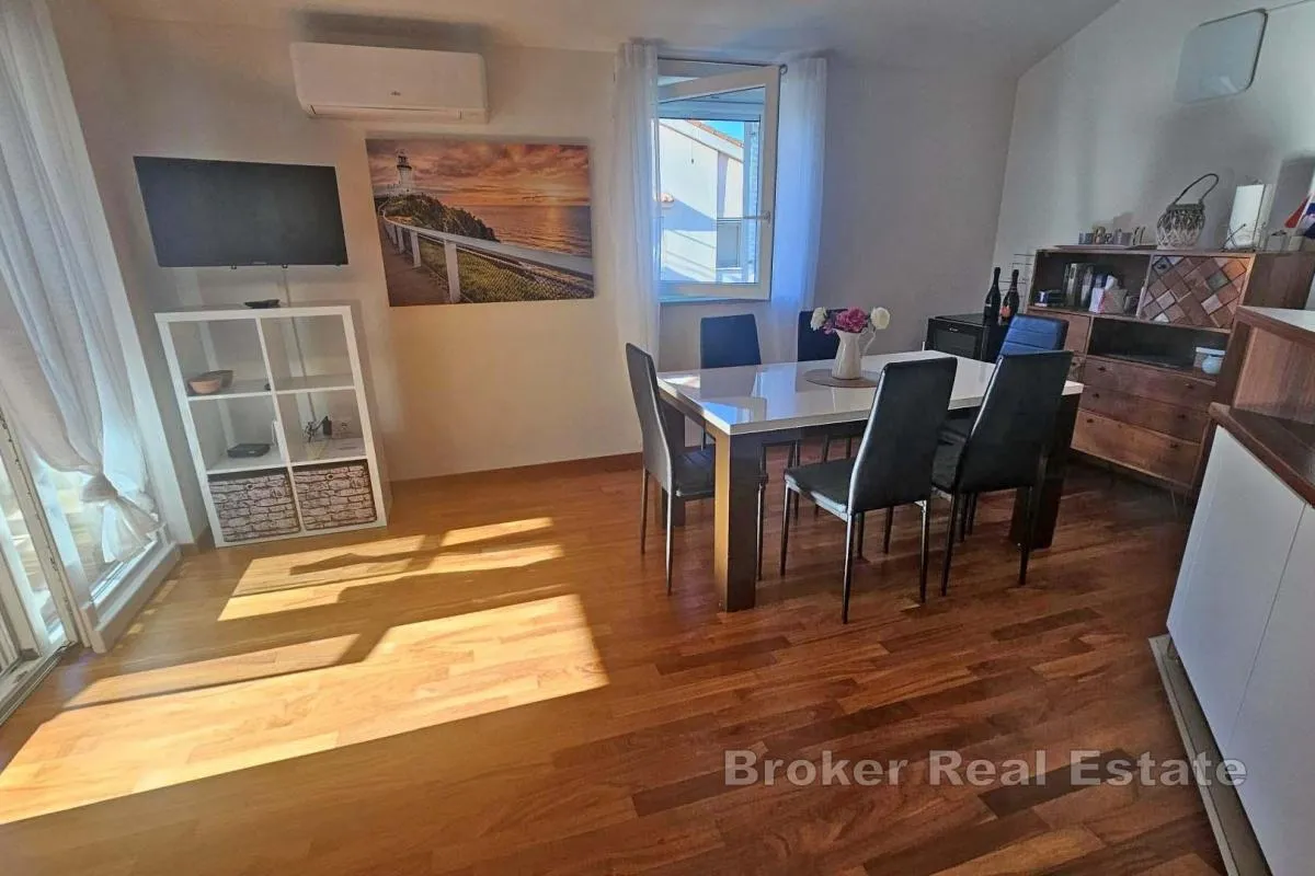 apartman s pogledom na more u mirnoj zoni - slika 5
