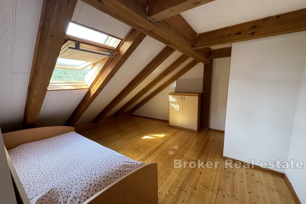 apartmanska kuća na mirnoj lokaciji - slika 12
