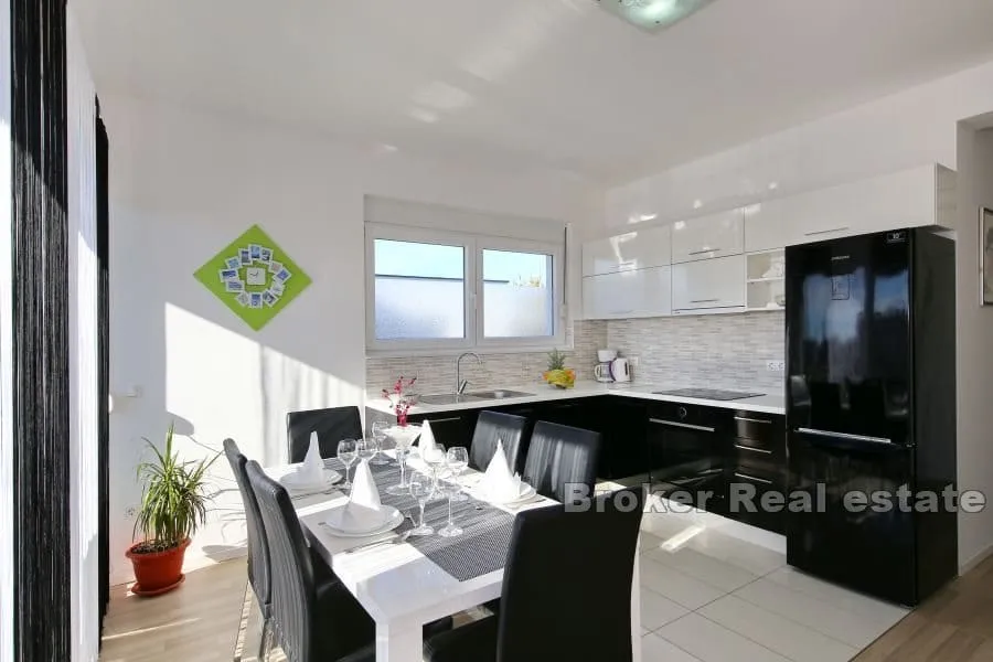 apartmanska kuća u blizini mora - slika 6