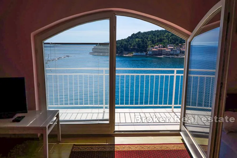 hotel smješten u prvom redu do mora - slika 5