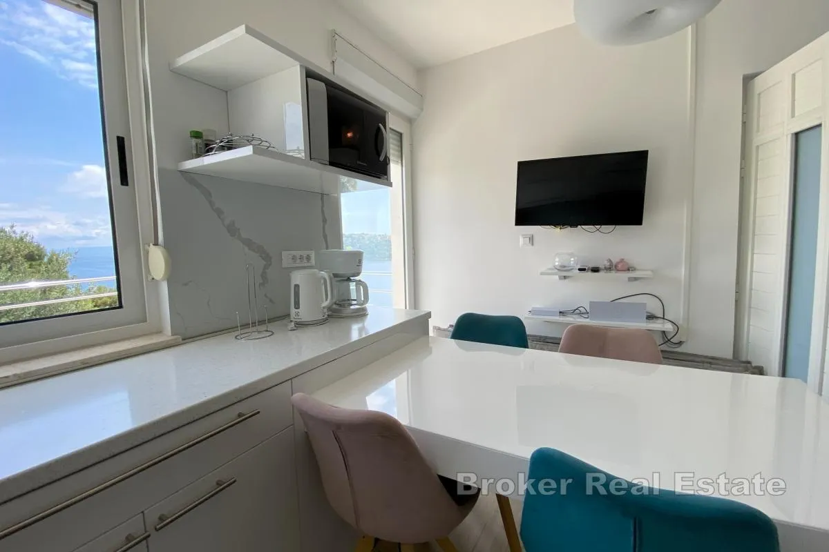 apartmanska vila prvi red do mora - slika 13