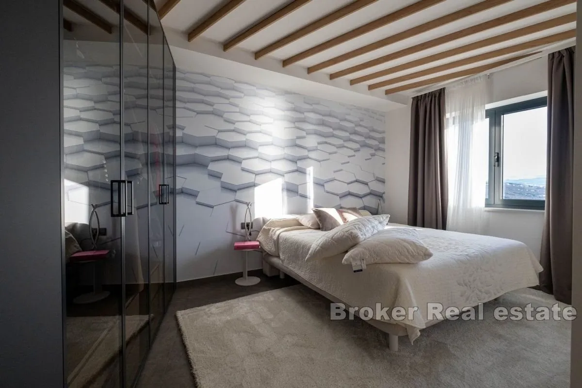 penthouse s pogledom na more na dominantnoj poziciji - slika 18