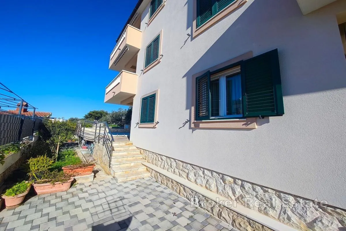 apartmanska kuća s bazenom i panoramskim pogledom na more - slika 3