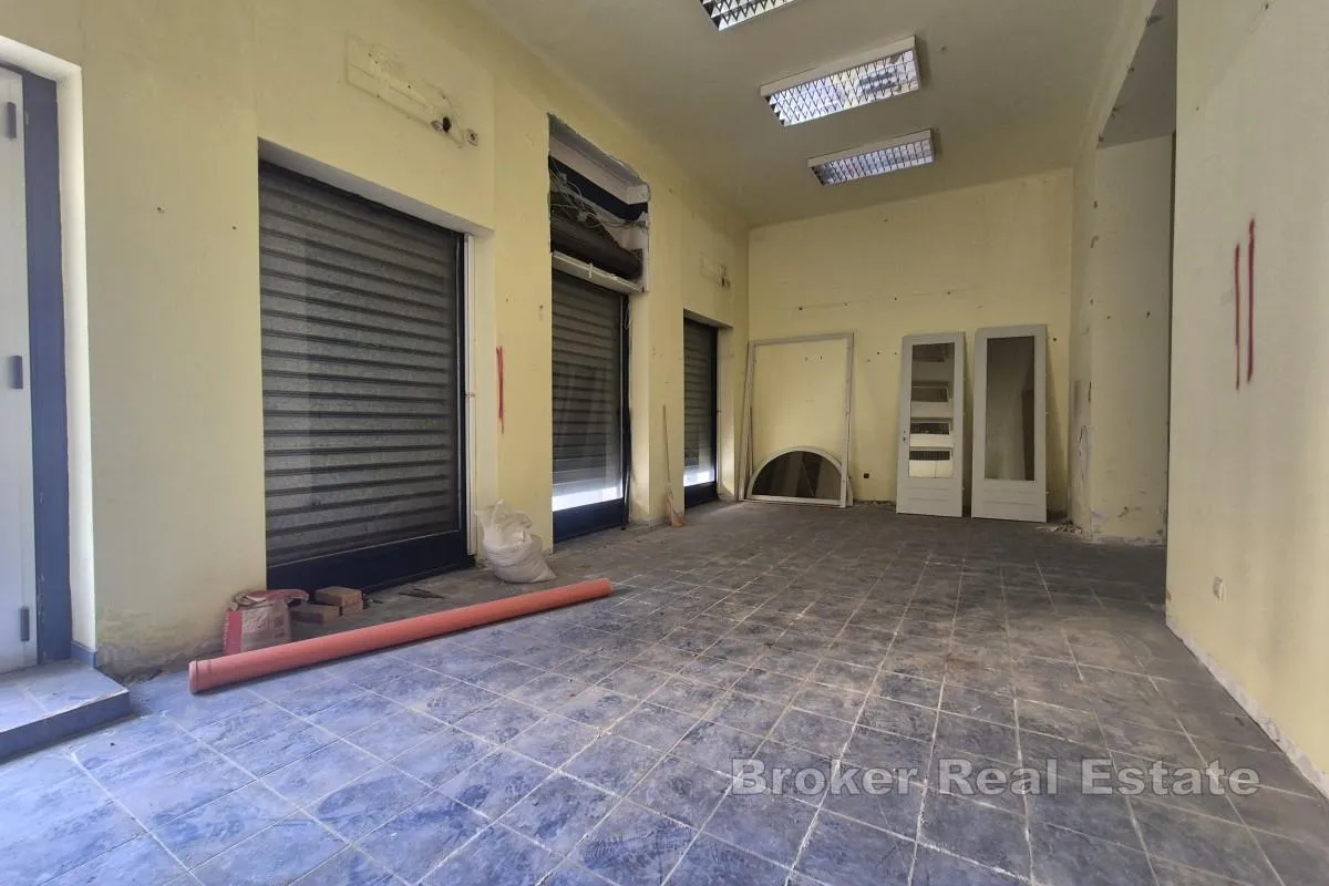 atraktivno pozicionirani poslovni prostor za kompletnu renovaciju - slika 2