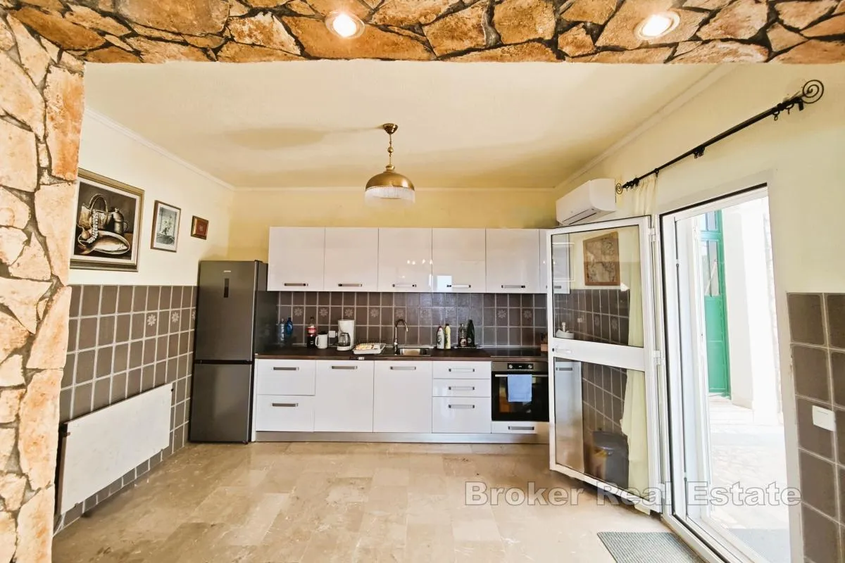 vila s bazenom i maslinikom, 70 m od mora - slika 6