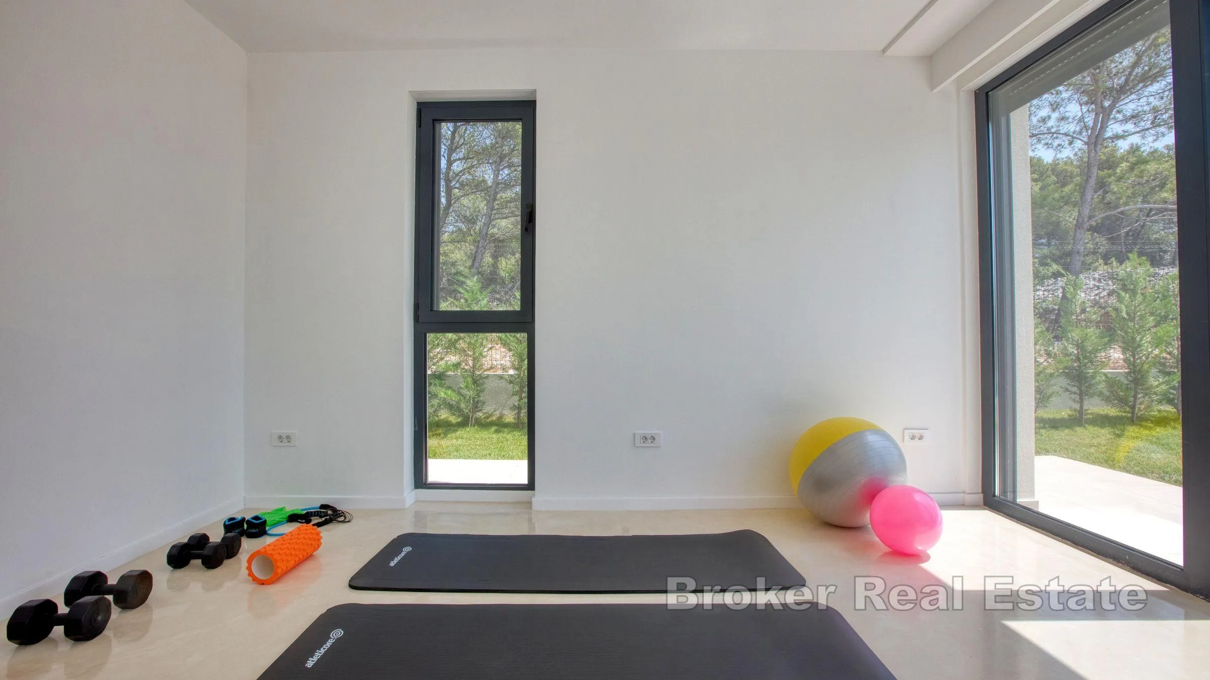moderna villa s bazenom i pogledom na more - slika 10