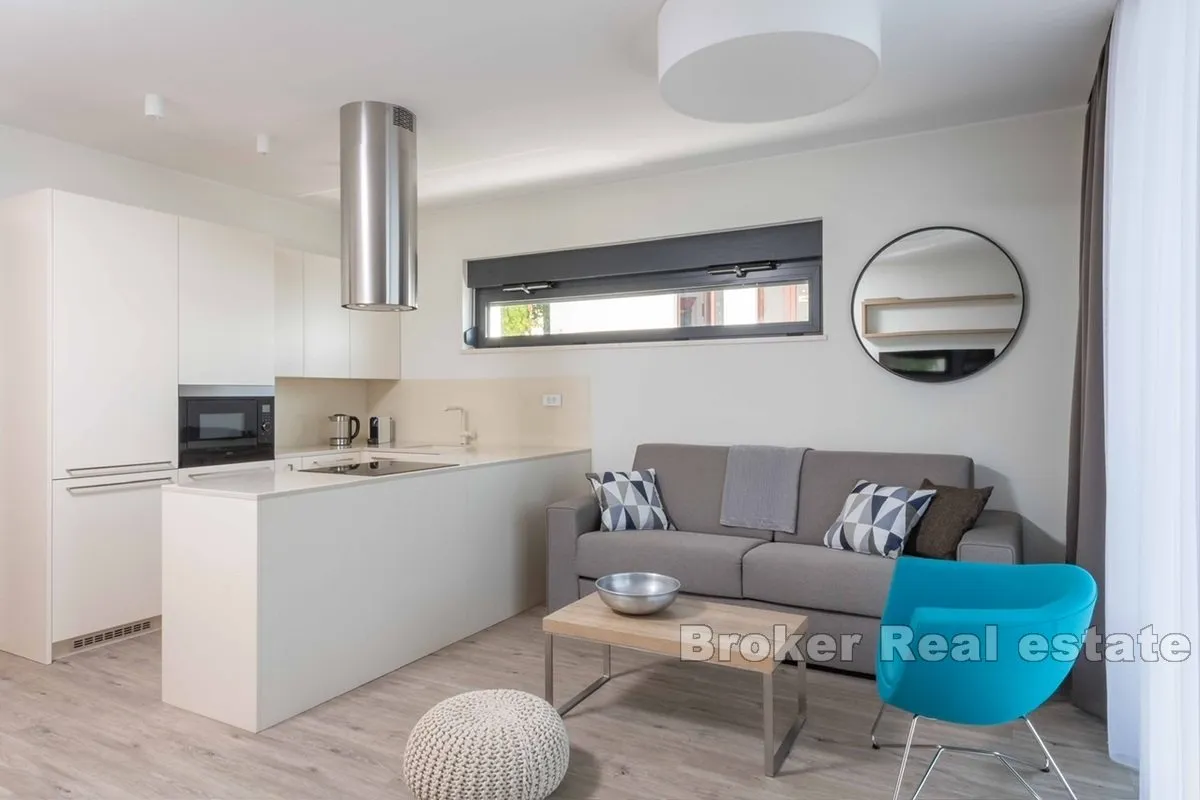 atraktivan apartman s pogledom na more - slika 2