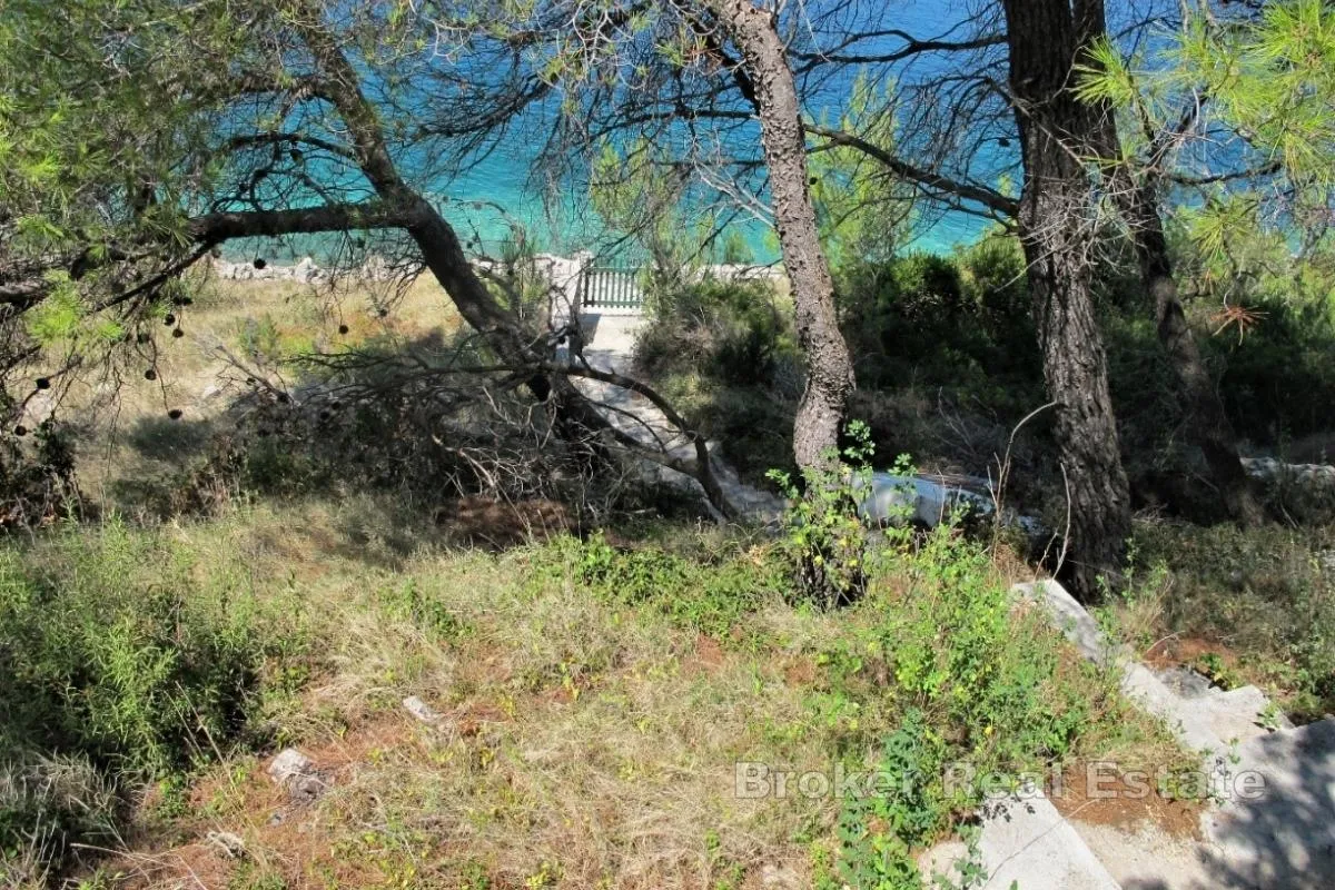 kuća s zemljištem prvi red od mora - slika 5