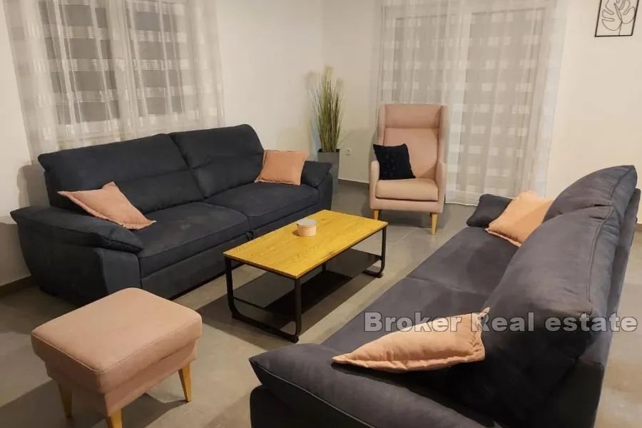 novoizgrađena vila s bazenom - slika 8