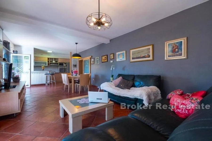apartmanska vila s bazenom - slika 9