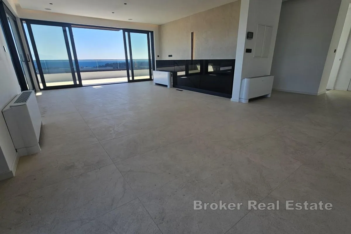 penthouse s krovnom terasom i bazenom - slika 5