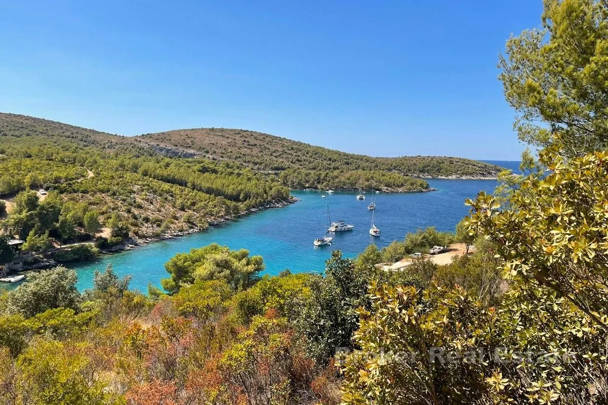 Veliko zemljište s pogledom na more - Hvar
