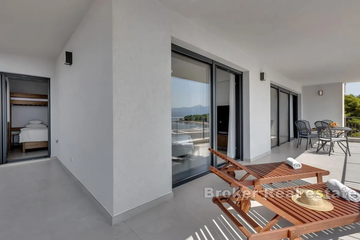 luksuzni apartman u prvom redu do mora - slika 9