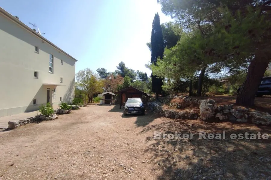 apartmanska kuća, drugi red do mora - slika 12