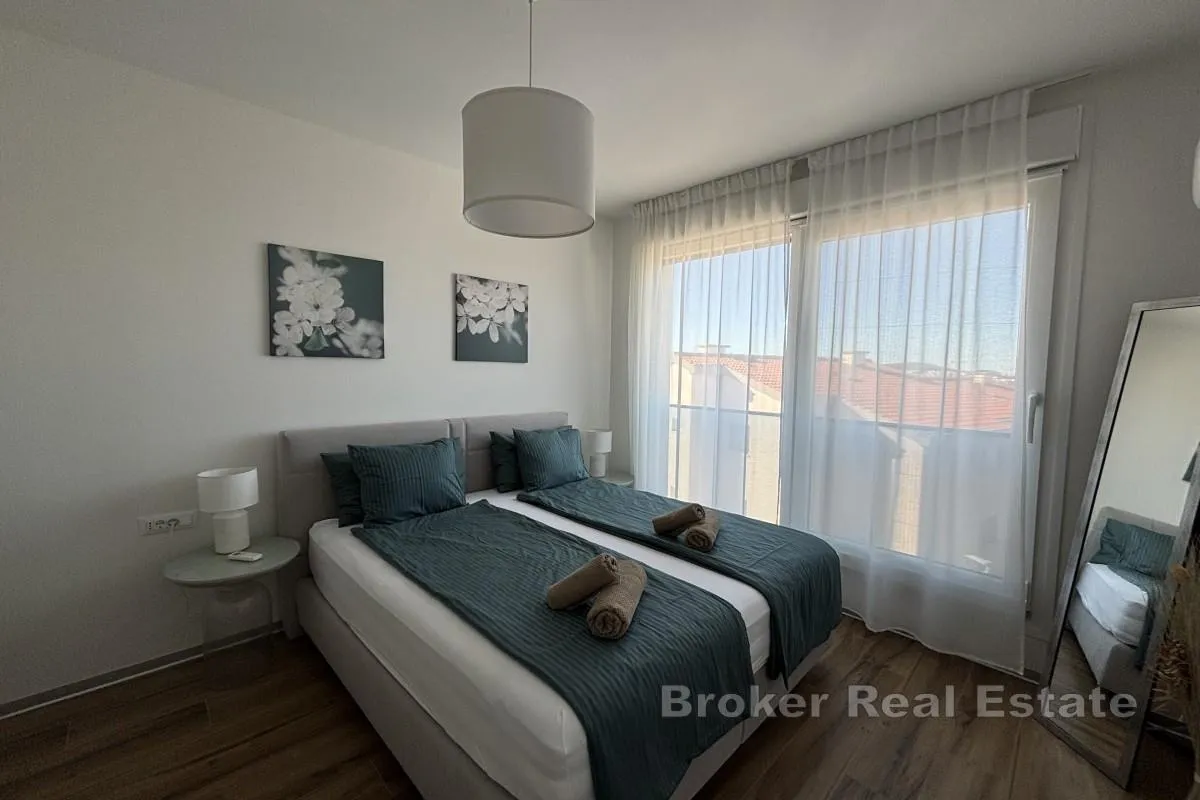 dvosoban penthouse stan s pogledom na more i krovnom terasom - slika 6
