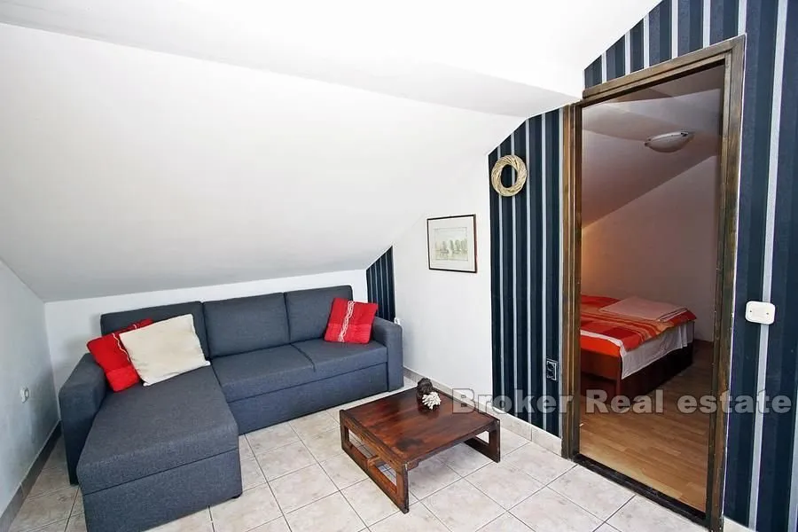 dvojna kuća s tri apartmana - slika 5