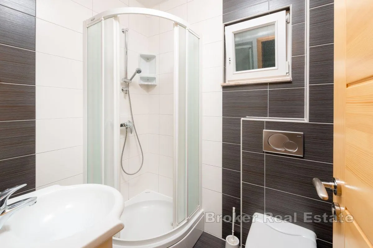 apartmanska kuća prekrasnim pogledom i blizinom mora - slika 12