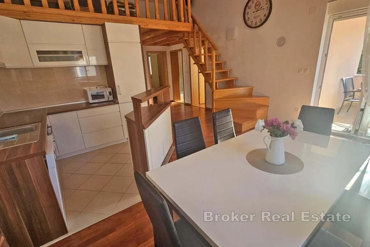 apartman s pogledom na more u mirnoj zoni - slika 8