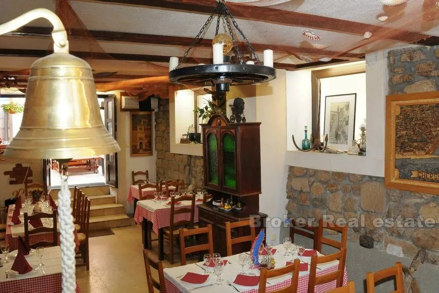 kuća u centru s restoranom, na prodaju - slika 4