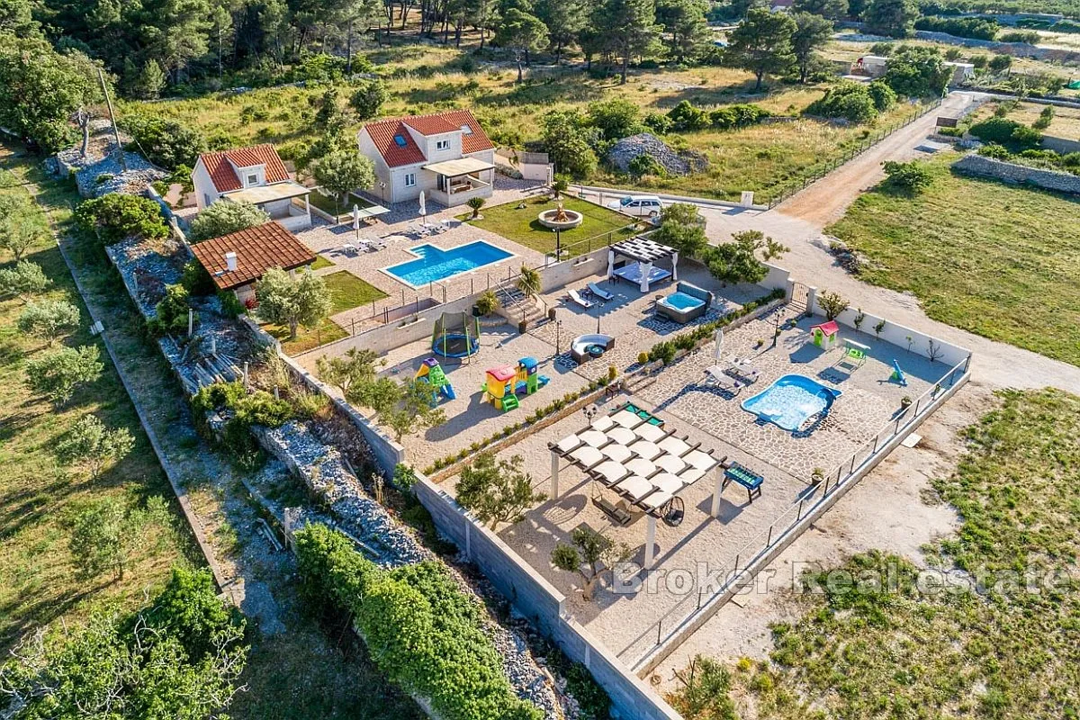 prekrasna vila, za najam - slika 10