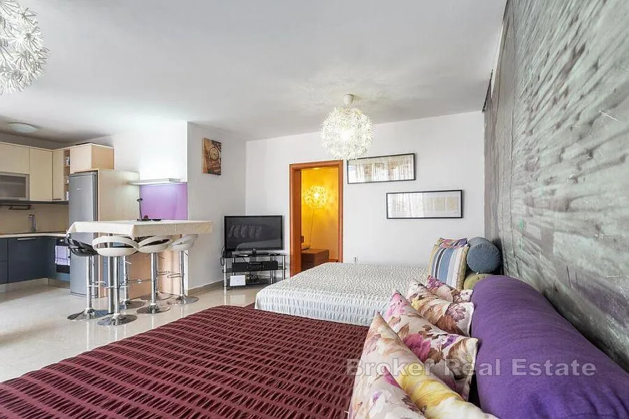 elegantni apartman s vrtom - slika 2