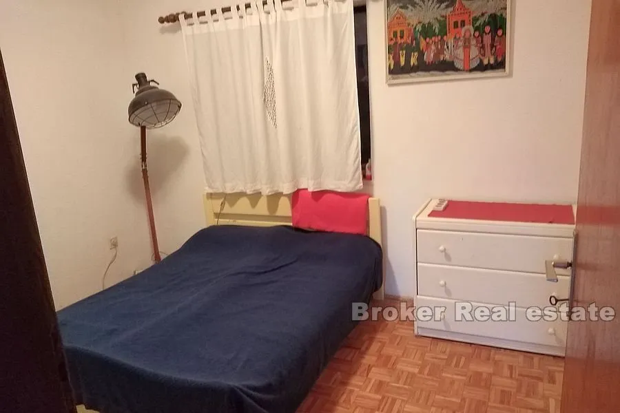 dvojna kuća s tri apartmana - slika 9