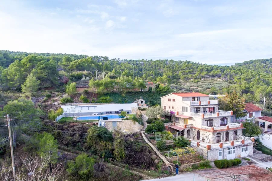 apartmanska kuća s bazenom - slika 12