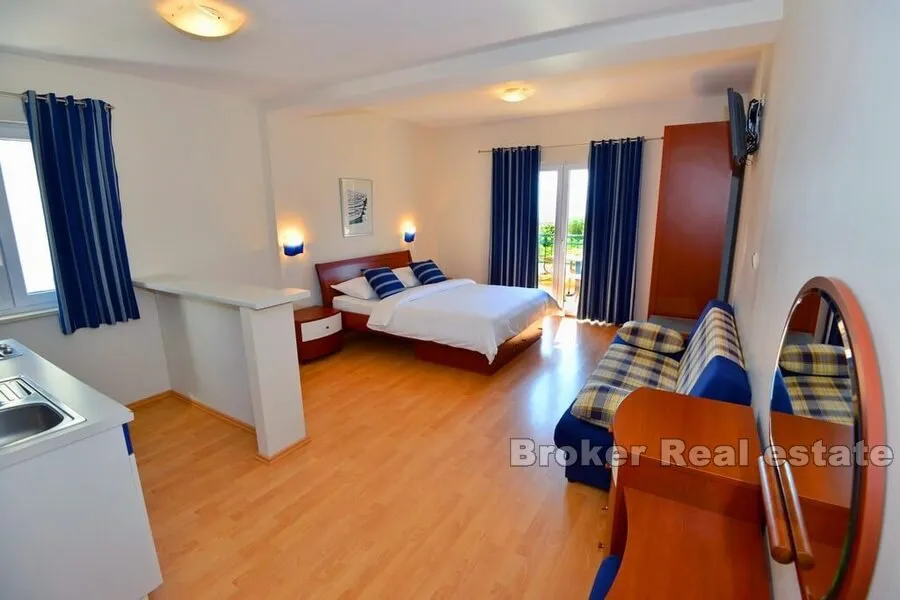apartmanski objekt s restoranom prvi red do mora - slika 4